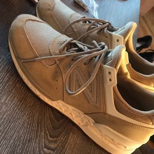 New Balance 574 - size 9.5